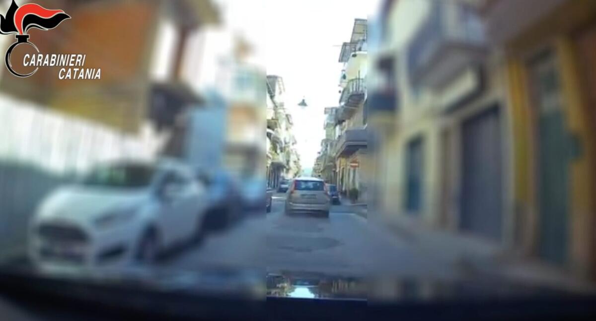 SCAPPA E SEMINA IL PANICO IN PIENO CENTRO A SCORDIA: DENUNCIATO - 