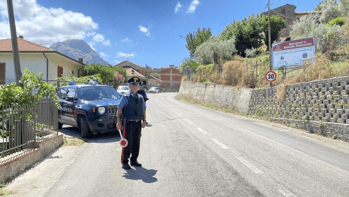 MESSINA. TRUFFANO E RAPINANO UN'ANZIANA FINGENDOSI UN CARABINIERE E UN AVVOCATO: ARRESTATI - 