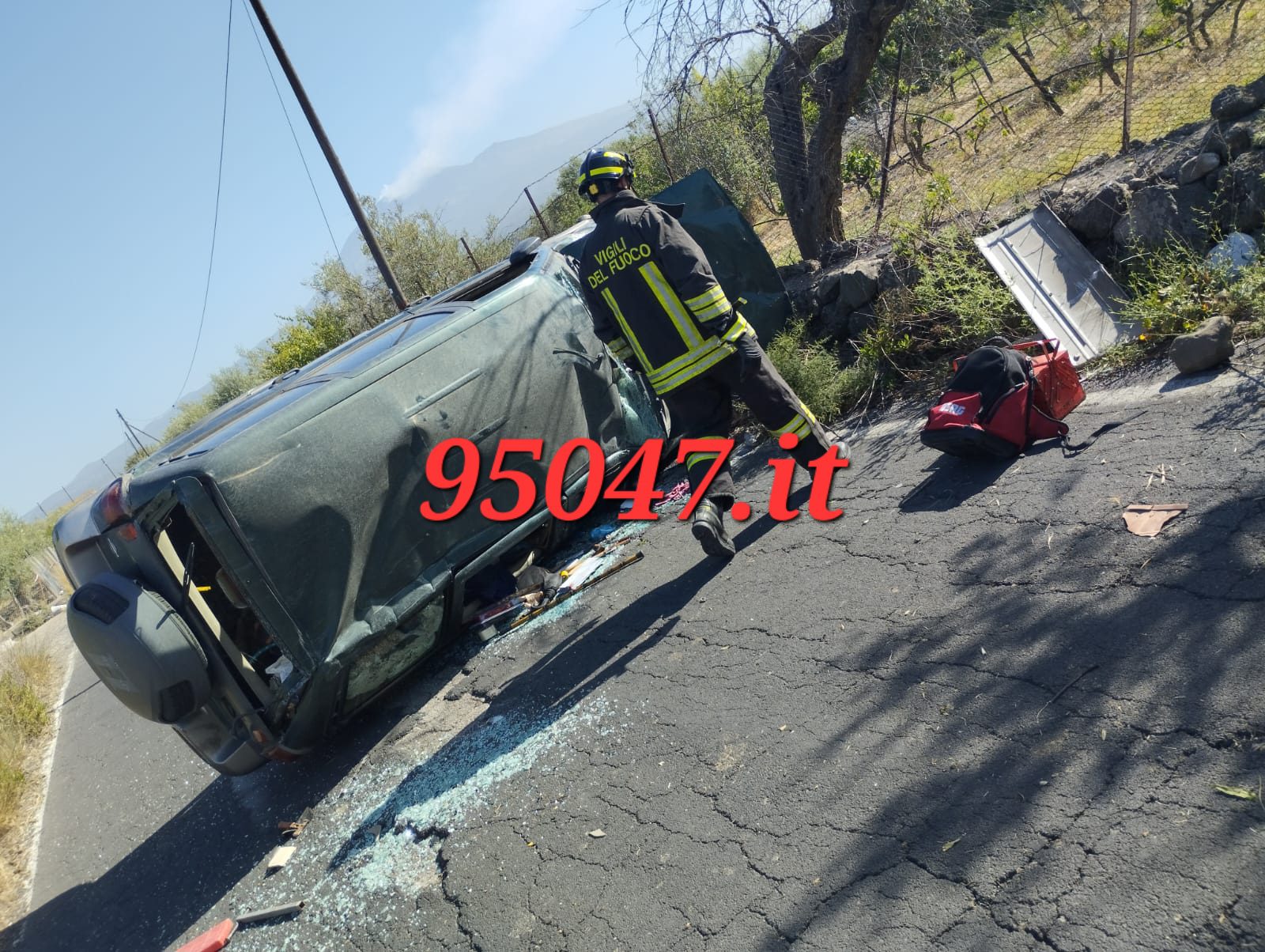 DOPPIO INCIDENTE TRA PATERNO' E BELPASSO: PEDONE INVESTITO E AUTO RIBALTATA