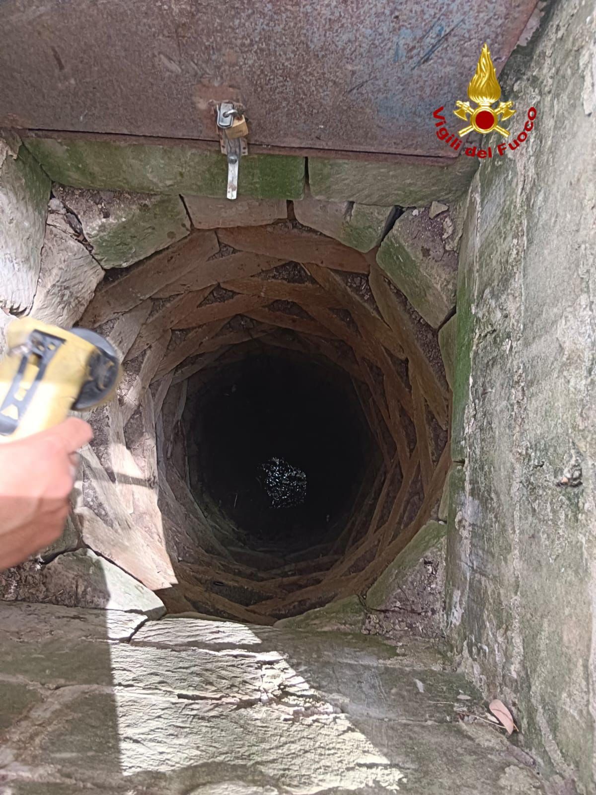 TRAGEDIA A PALAZZOLO ACREIDE (SR), DONNA E BIMBO CADONO IN UN POZZO: IL PICCOLO È MORTO