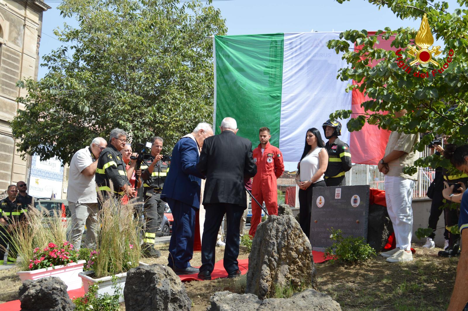 CATANIA DEDICA UNA PIAZZA AI VIGILI DEL FUOCO CADUTI IN SERVIZIO