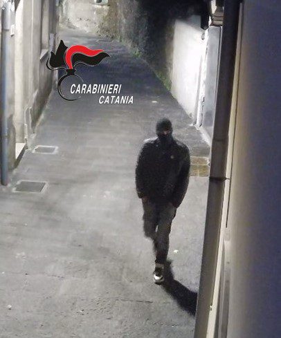 CAMPOROTONDO ETNEO. AVEVANO EFFETTUATO 7 FURTI TRA IL 2023 E 24 IN ABITAZIONI E CANTIERI, DUE ARRESTI