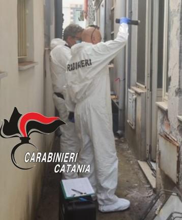 MASCALI: LITIGA COL VICINO CHE FA COMMENTI SULLA FIGLIA E LO UCCIDE COLPENDOLO ALLA GOLA CON UNA FORBICE, ARRESTATO