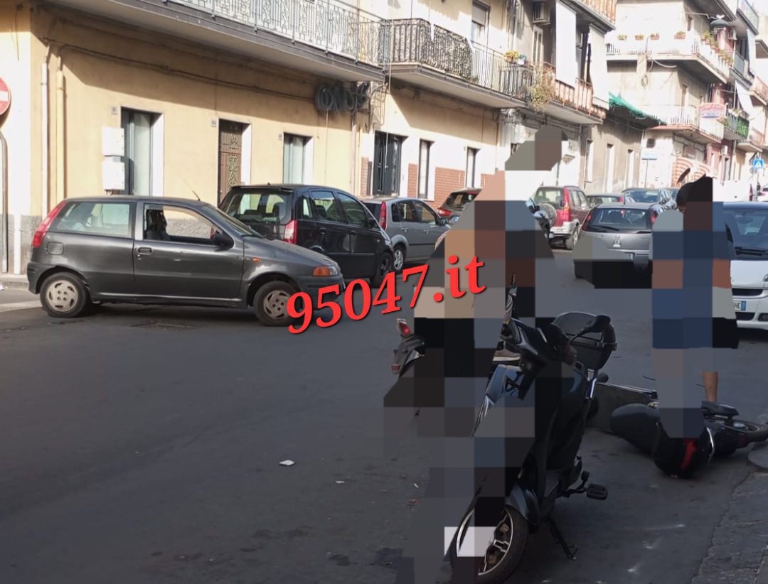 PATERNÒ: SCONTRO AUTO SCOOTER IN VIA SARDEGNA, FERITO UN GIOVANE