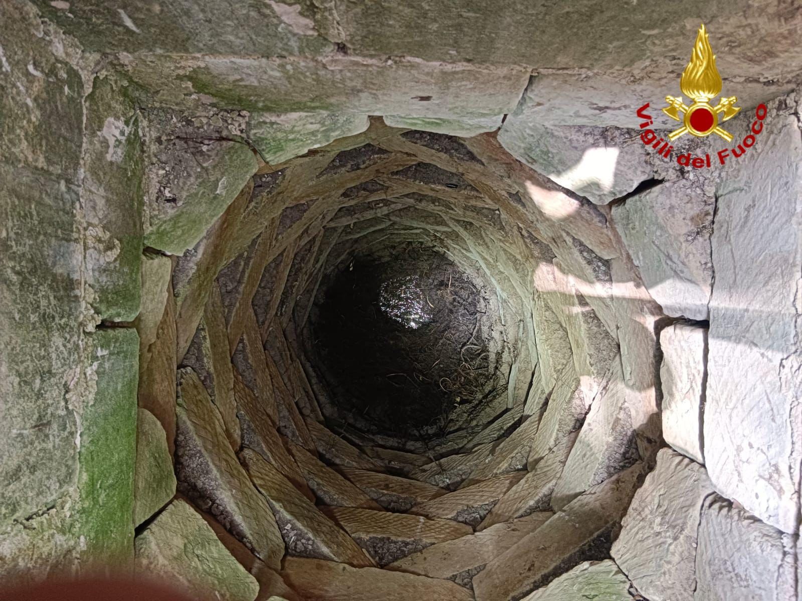 TRAGEDIA A PALAZZOLO ACREIDE (SR), DONNA E BIMBO CADONO IN UN POZZO: IL PICCOLO È MORTO