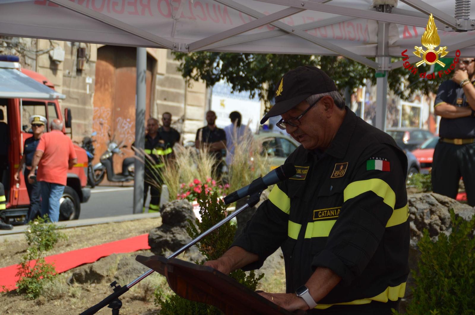 CATANIA DEDICA UNA PIAZZA AI VIGILI DEL FUOCO CADUTI IN SERVIZIO