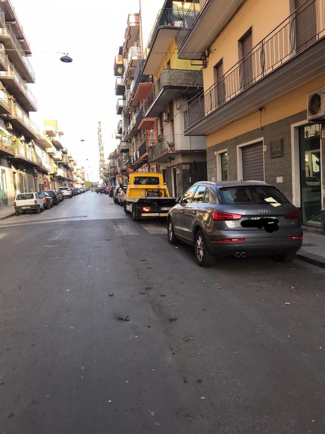 PATERNO'. AVVIATO IL NUOVO SERVIZIO DI SPAZZAMENTO MECCANICO DELLE STRADE URBANE: PRIMA GIORNATA CON TANTE  MULTE E RIMOZIONI