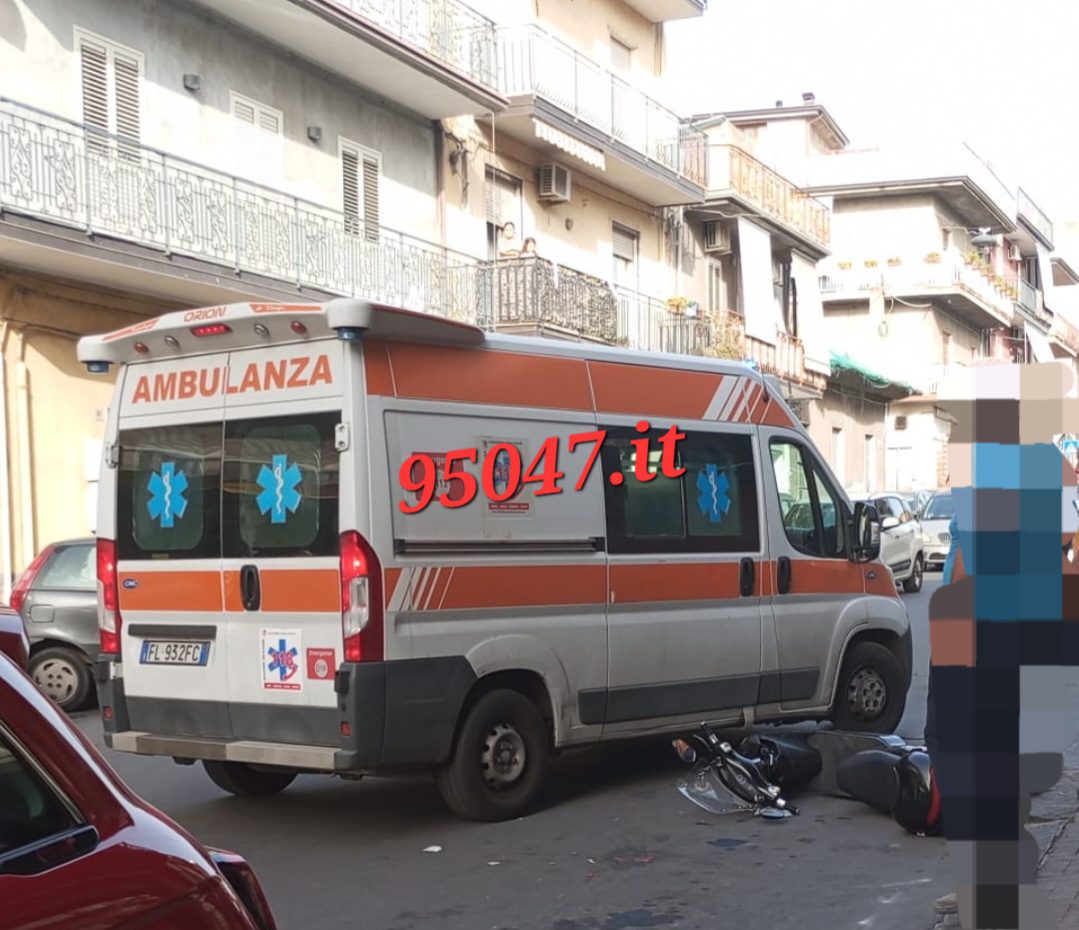 PATERNÒ: SCONTRO AUTO SCOOTER IN VIA SARDEGNA, FERITO UN GIOVANE