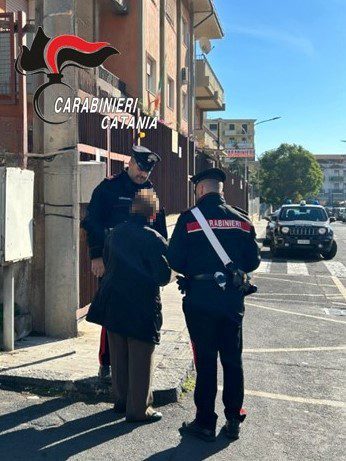 TRUFFE AGLI ANZIANI SVENTATE DAI CARABINIERI : 16 CASI SCOPERTI A CATANIA TRAMITE TELEFONO E WHATSAPP