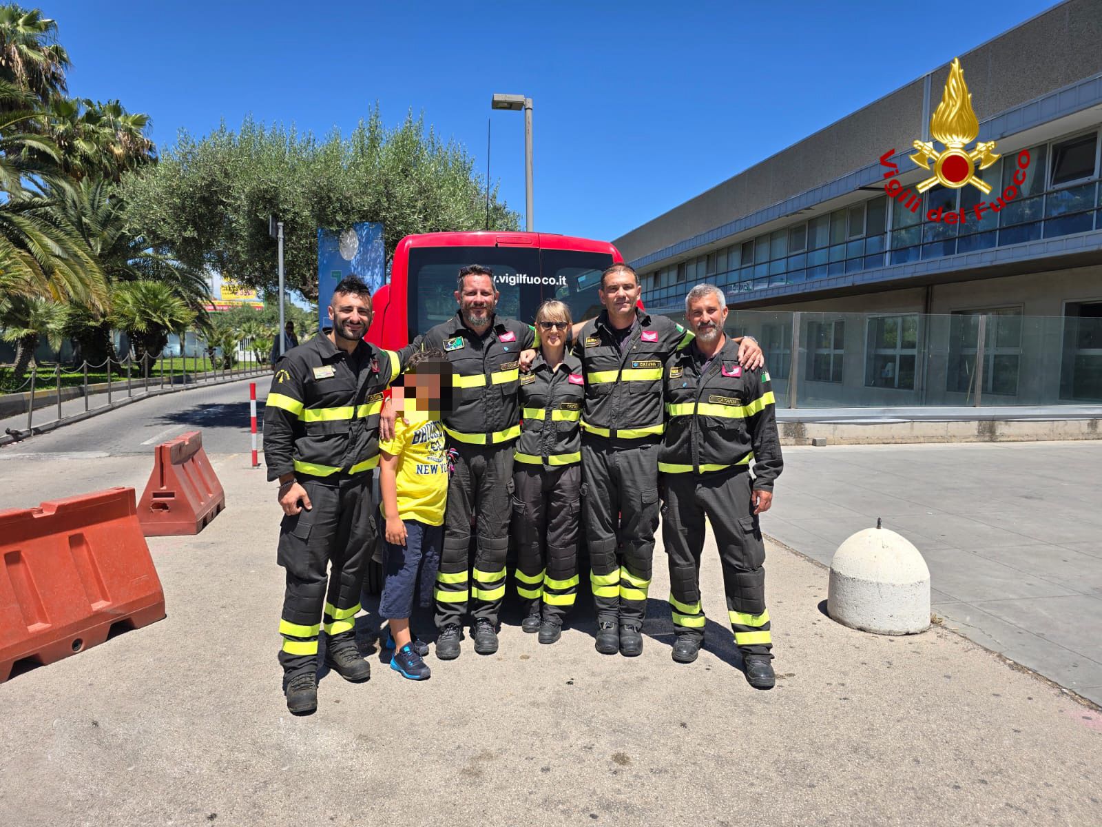 I VIGILI DEL FUOCO IN VISITA AL REPARTO DI PEDIATRIA DELL' OSPEDALE GARIBALDI DI NESIMA A CATANIA