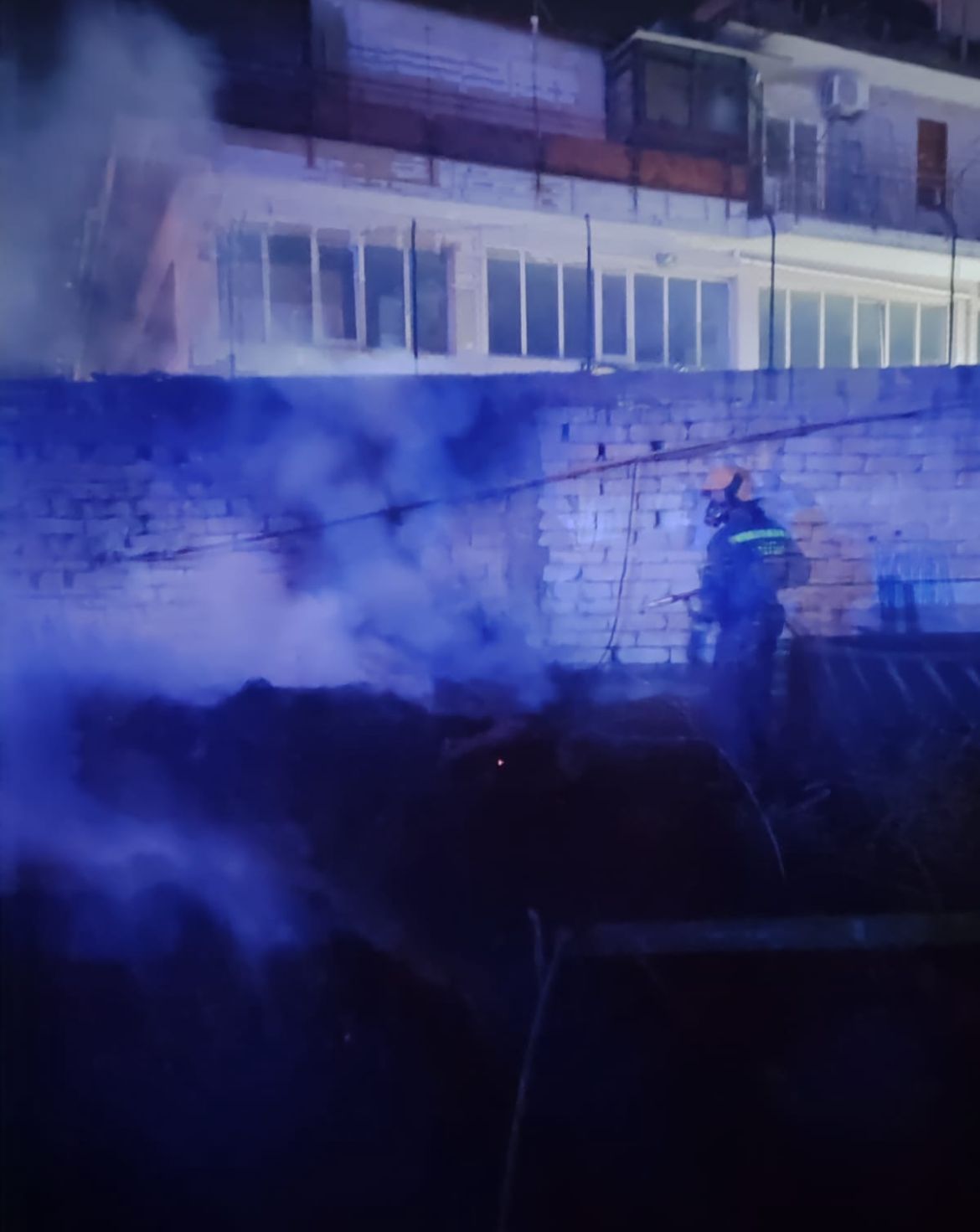 MISTERBIANCO, INCENDIO NELLA NOTTE DISTRUGGE DEPOSITO DI COMMERCIANTI CINESI