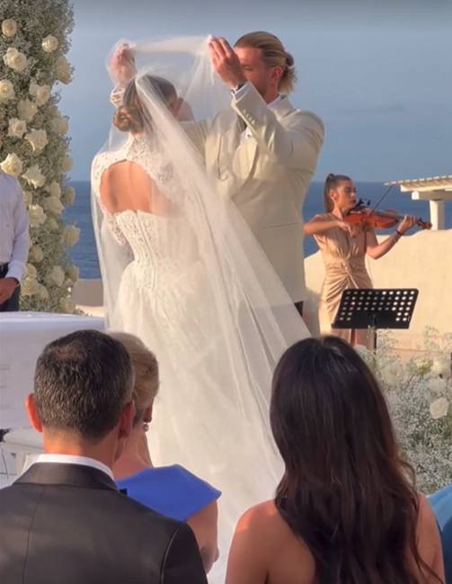 DILETTA LEOTTA E LORIS KARIUS SPOSI SULL'ISOLA DI VULCANO. LE FOTO