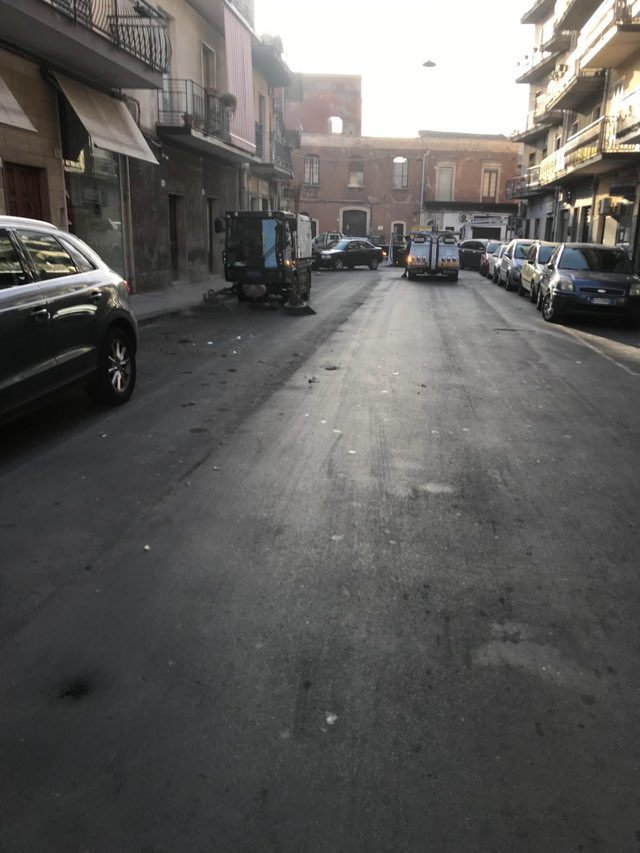 PATERNO'. AVVIATO IL NUOVO SERVIZIO DI SPAZZAMENTO MECCANICO DELLE STRADE URBANE: PRIMA GIORNATA CON TANTE  MULTE E RIMOZIONI