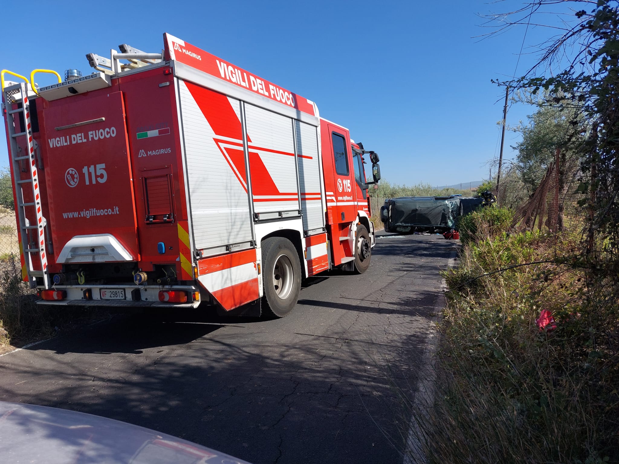 DOPPIO INCIDENTE TRA PATERNO' E BELPASSO: PEDONE INVESTITO E AUTO RIBALTATA