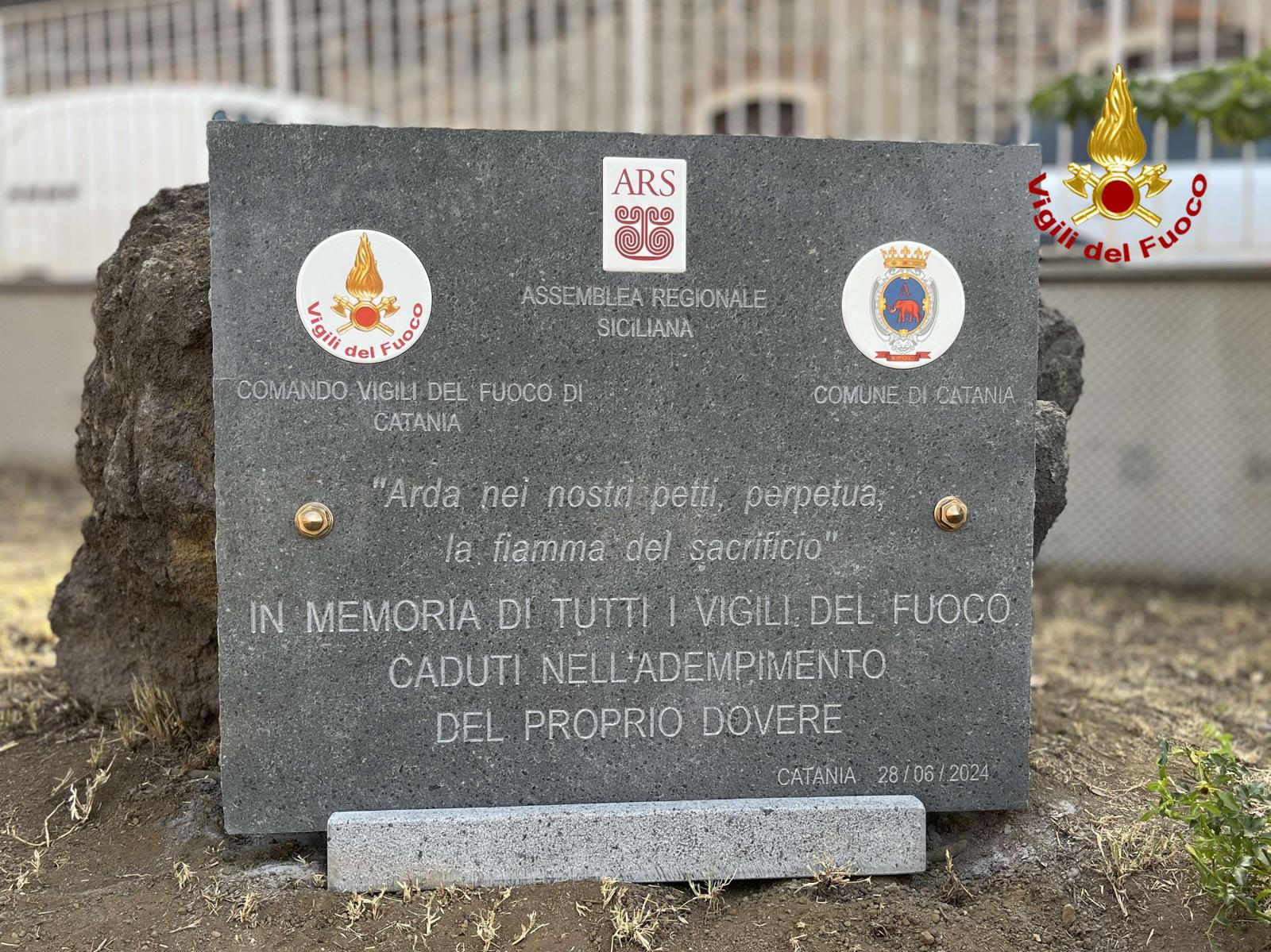 CATANIA DEDICA UNA PIAZZA AI VIGILI DEL FUOCO CADUTI IN SERVIZIO