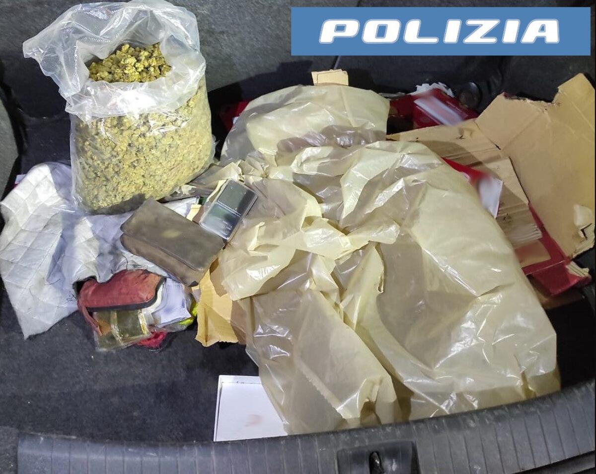 CALTAGIRONE. UN CHILO DI DROGA NEL COFANO DELL’AUTO: ARRESTATO - 
