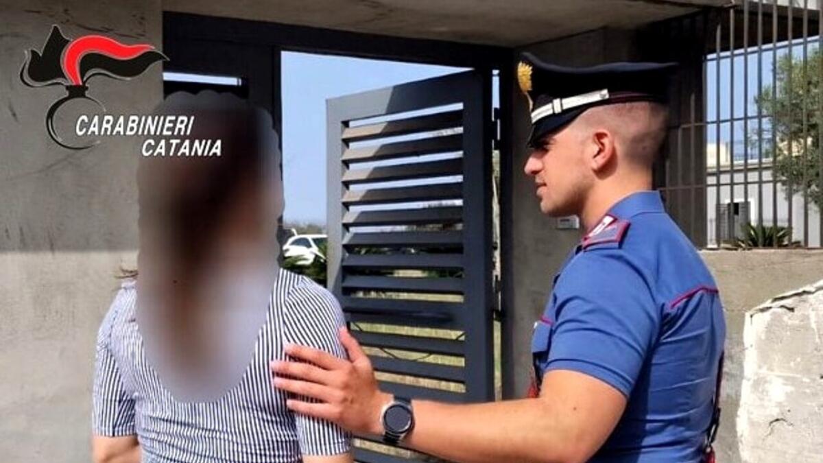 MASCALI, PICCHIA MAMMA E SORELLA ED AI CARABINIERI DICE: "NON TROVAVO LE MIE CUFFIE" - 