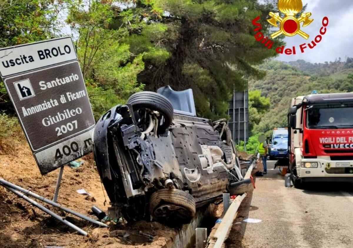 A20, INCIDENTE ALL’ALTEZZA DI BROLO. AUTO FINISCE RIBALTATA. TRE FERITI, UNA GRAVE - 