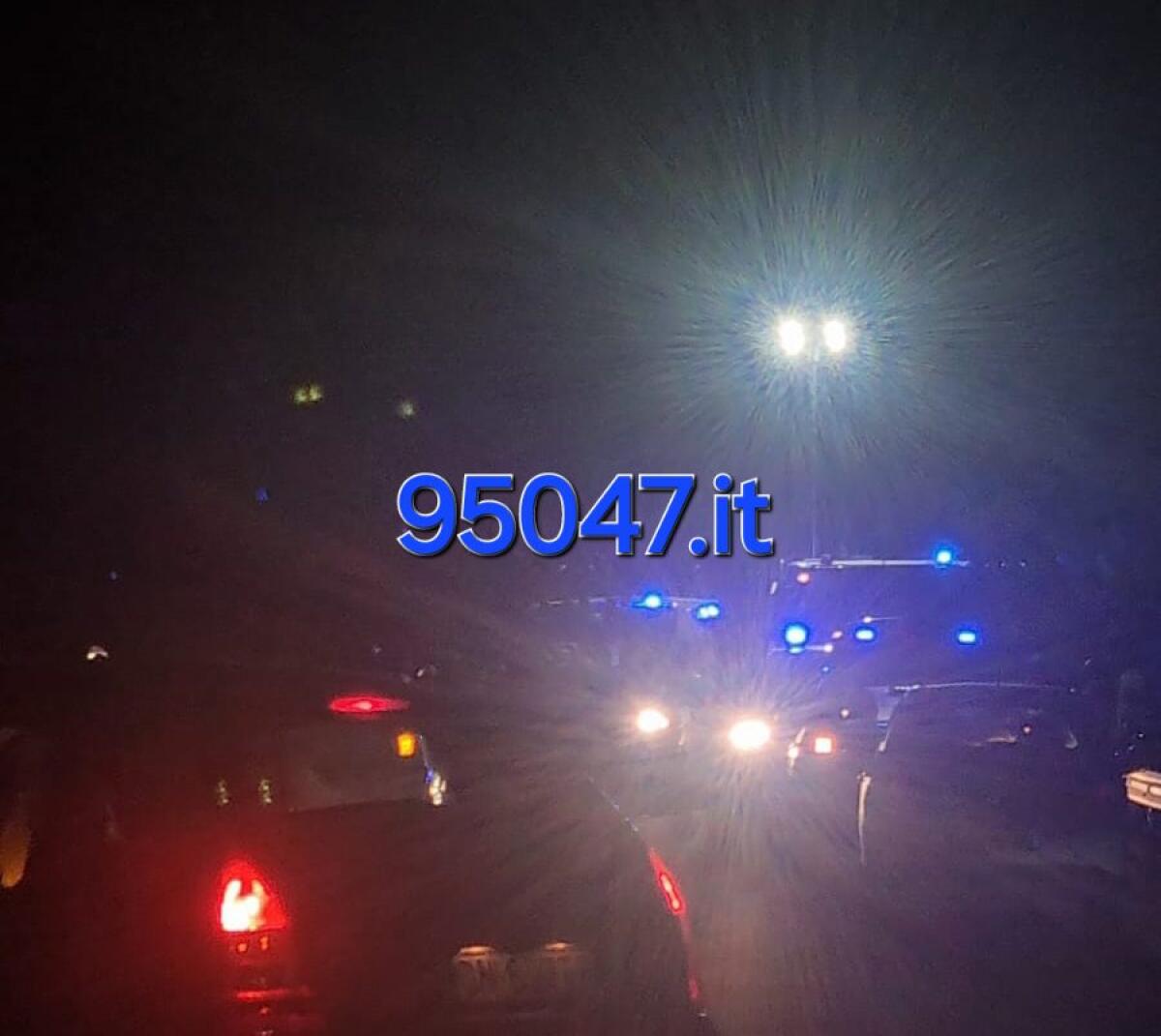 GRAVE INCIDENTE IN VIA MONGIBELLO, SOCCORSI SUL POSTO È STRADA BLOCCATA - 