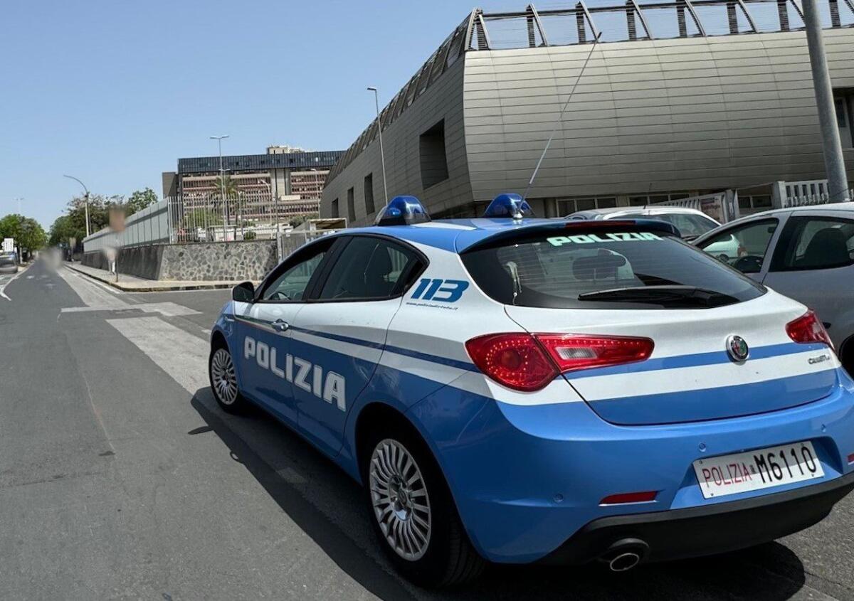 CATANIA. LANCIA PIETRE CONTRO PASSANTI E MINACCIA L’AUTISTA DI UN BUS, 53ENNE DENUNCIATO PER INTERRUZIONE DI PUBBLICO SERVIZIO - 