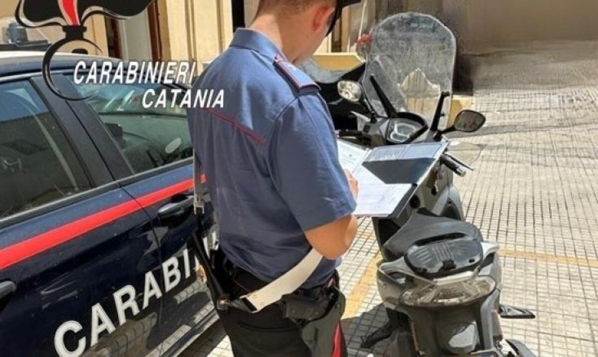 CATANIA. PIZZICATO SU UNO SCOOTER RUBATO E DENUNCIATO DAI CARABINIERICATANIA. - 