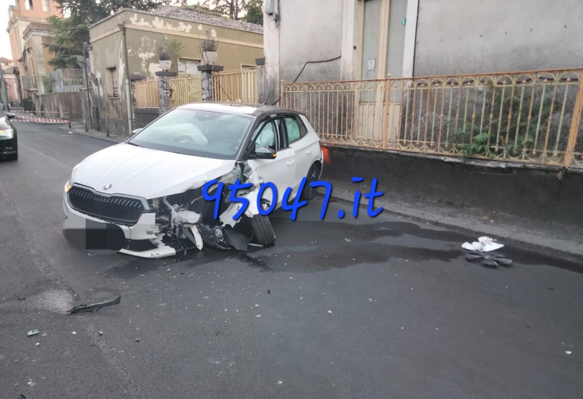 AUTO FINISCE CONTRO UN MURO A TREMESTIERI ETNEO: CONDUCENTE FERITO - 