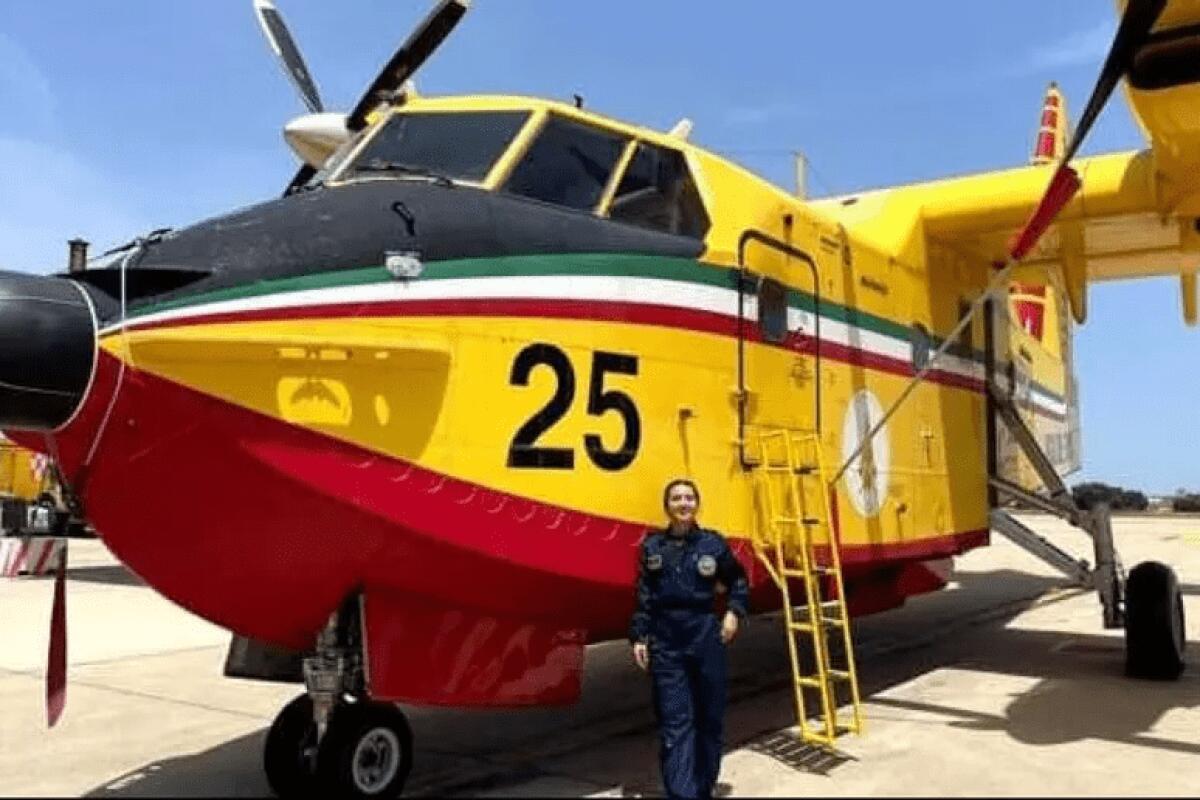 LA CATANESE MOJRA DAJANA CANNIZZO È LA PRIMA DONNA SICILIANA PILOTA DI UN CANADAIR - 