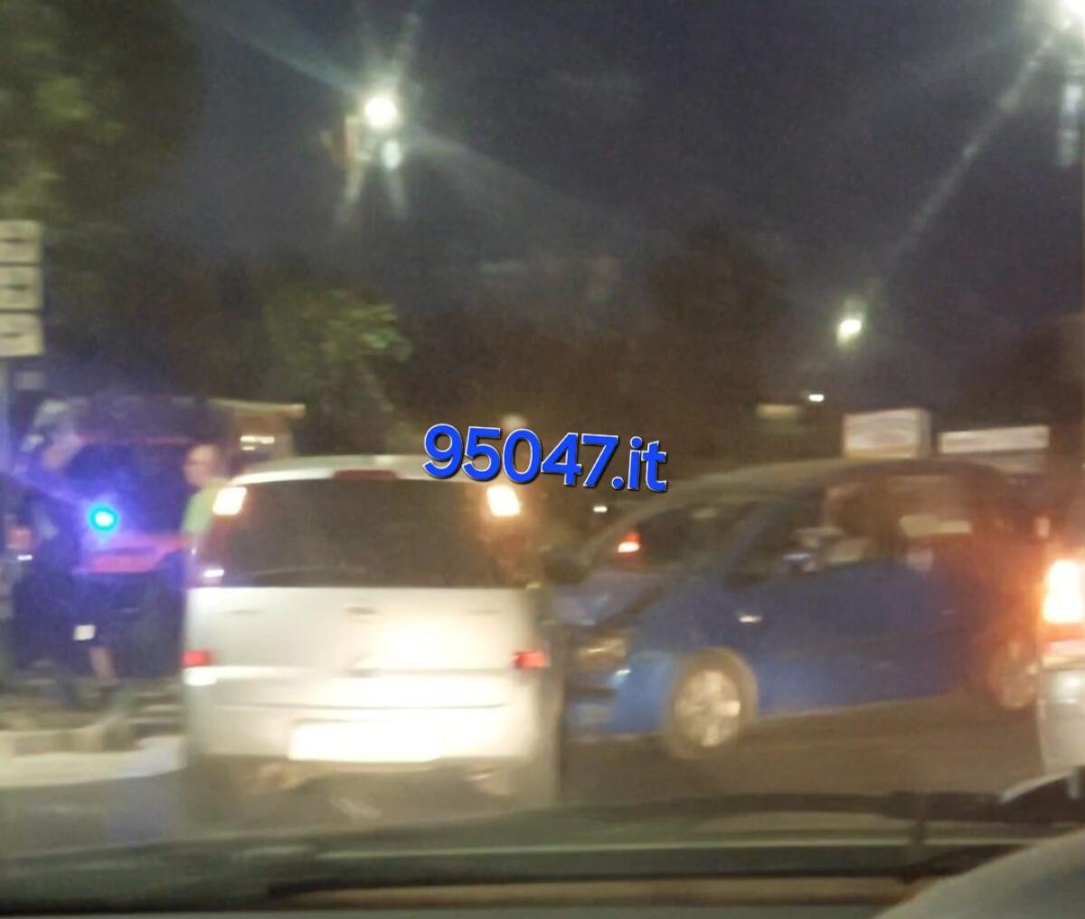 SCONTRO TRA DUE AUTO A CAMPOROTONDO ETNEO: NESSUN FERITO GRAVE - 