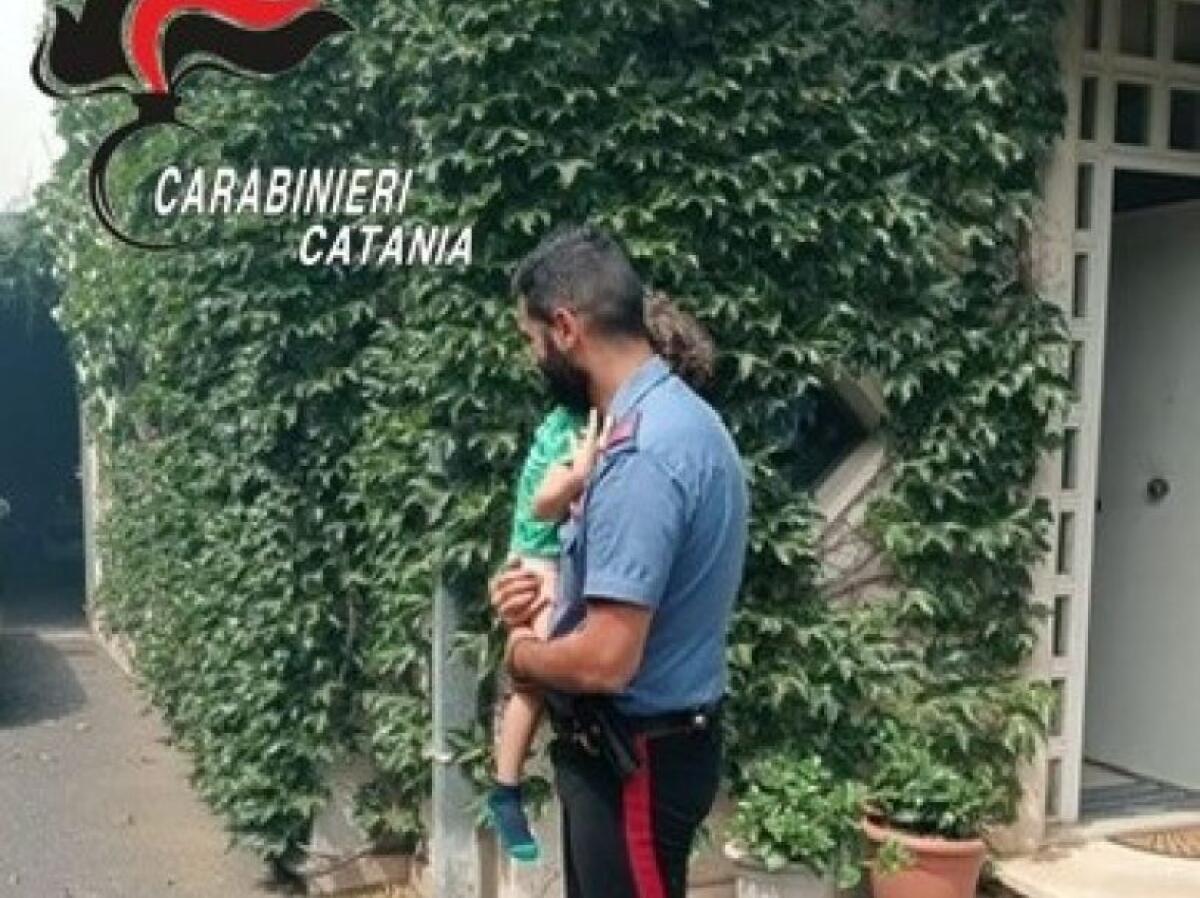 SAN GREGORIO DI CATANIA: CARABINIERI EROICI SALVANO NONNI E NIPOTINO DA INCENDIO - 