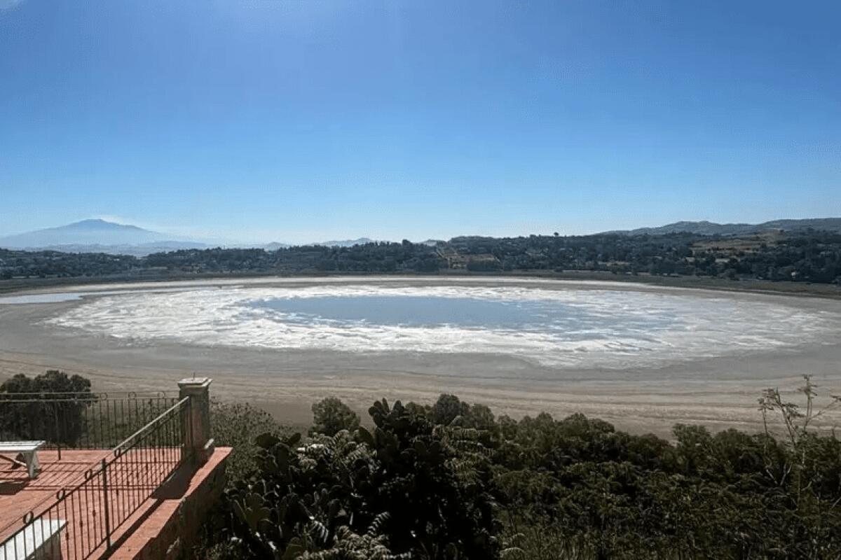 ALLARME SICCITA', IL LAGO DI PERGUSA STA SCOMPARENDO - 