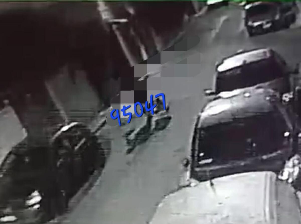 PATERNO'. ABBANDONO ABUSIVO DI RIFIUTI ALL'ANGOLO DI VIA CARSO, LA FOTO SEGNALAZIONE DI UN NOSTRO LETTORE - 