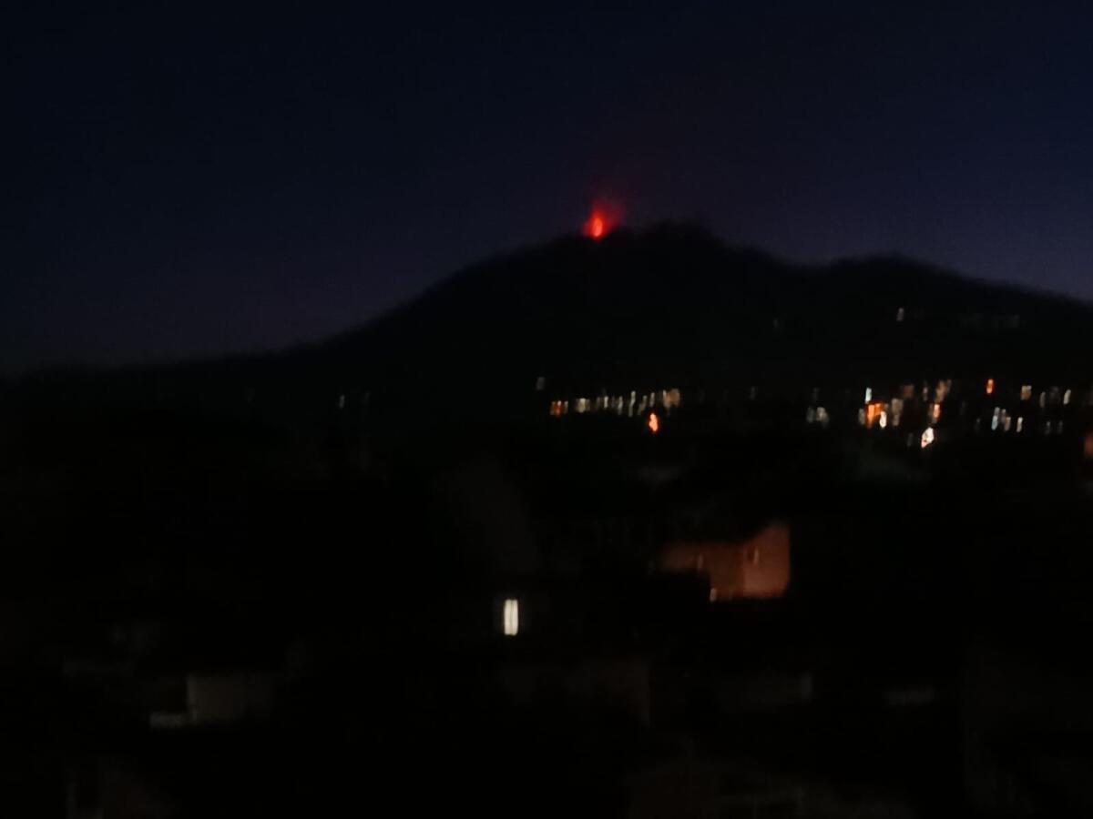 ETNA,  TREMORE VULCANICO IN SALITA - 