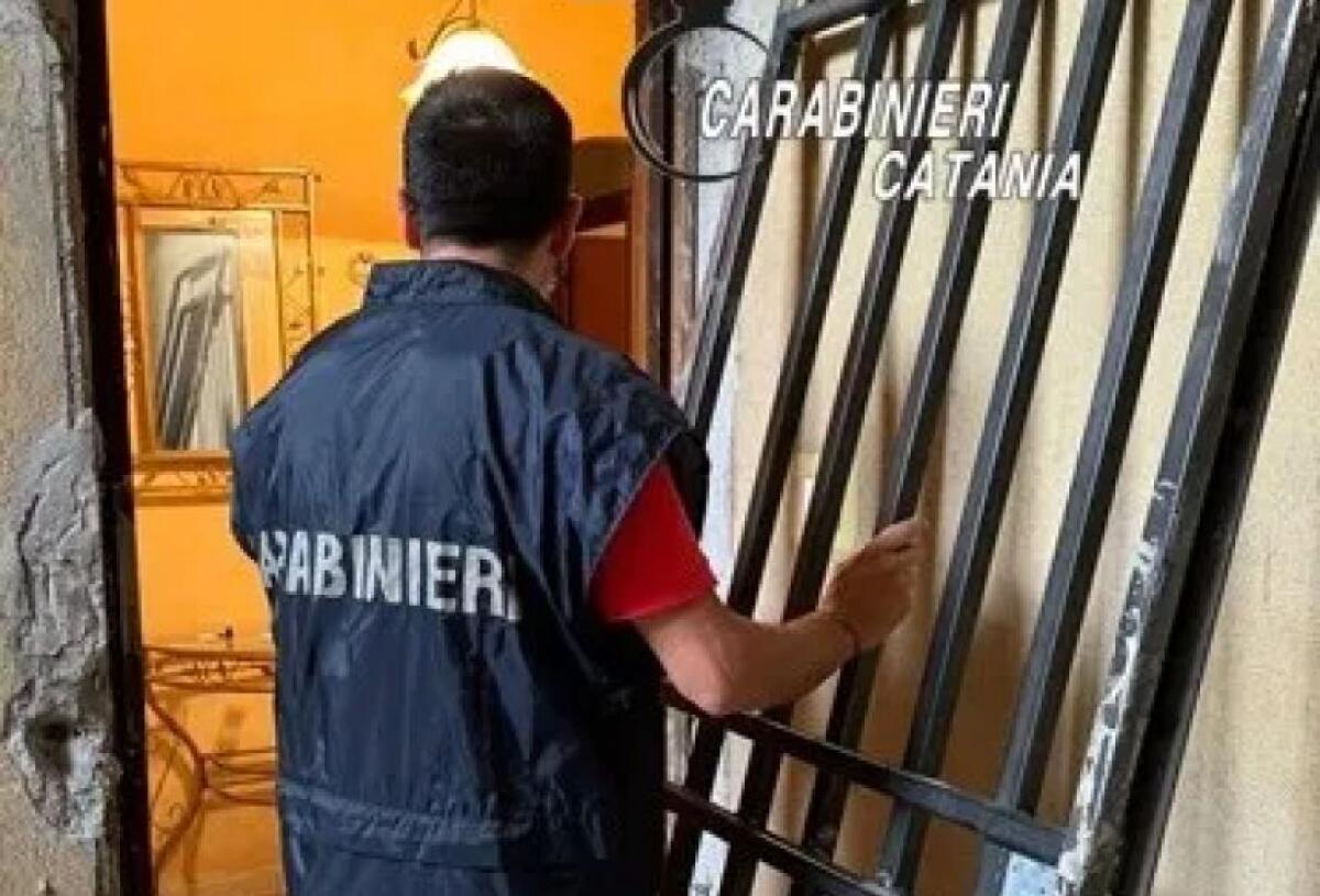 CATANIA, SEQUESTRATO DAI CARABINIERI L’APPARTAMENTO TRASFORMATO IN MARKET DELLA DROGA - 