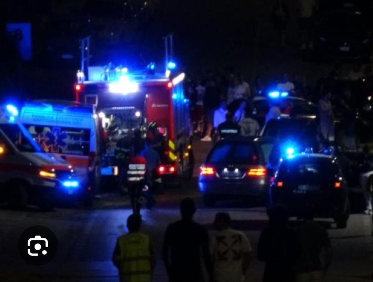 TRAGEDIA QUESTA NOTTE AD AVELLINO. AUTO SI SCHIANTA CONTRO UN MURO DI CEMENTO,  MORTI QUATTRO GIOVANI DAI 19 AI 21 ANNI - 