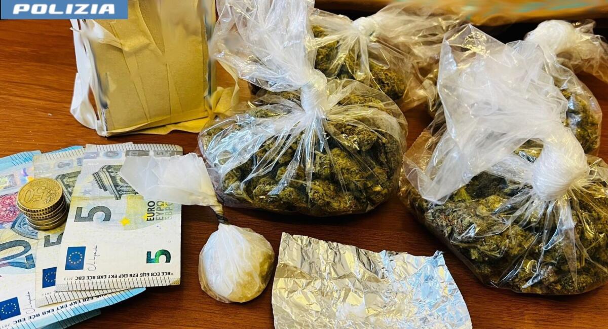 CATANIA.  IN STRADA CON UNA BUSTA DELLA SPESA PIENA DI DROGA. FERMATO UN 36ENNE - 