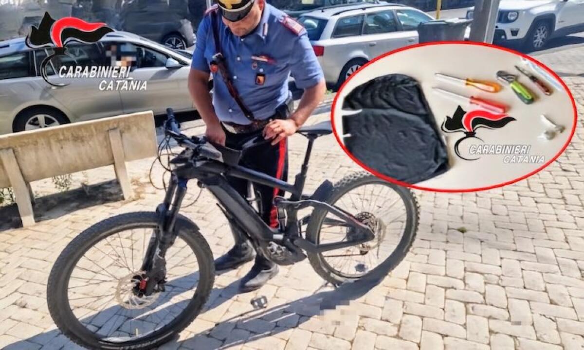 RANDAZZO, DUE MINORENNI CON COLTELLO E PASSAMONTAGNA TRA I NEGOZI DEL CENTRO: FERMATI DAI CARABINIERI - 