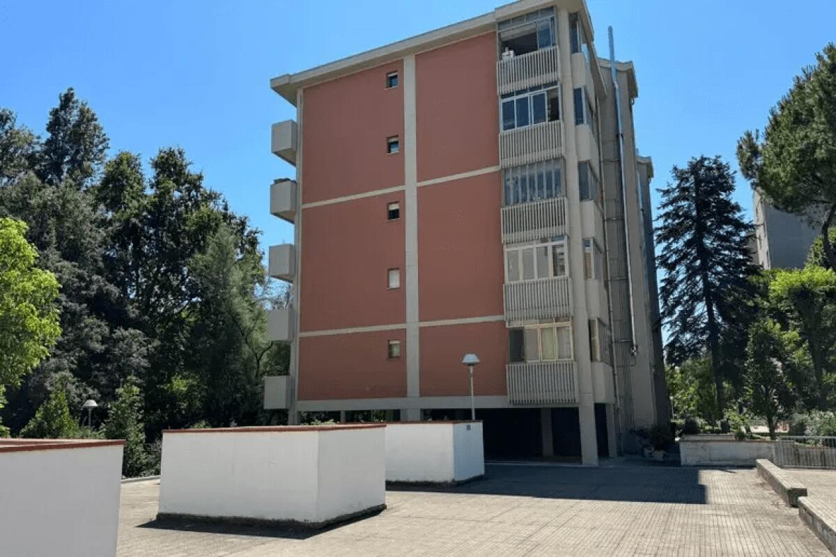 TRAGEDIA A RIMINI, MAMMA SI BUTTA DEL TETTO CON IL FIGLIO DI SEI ANNI: MORTI ENTRAMBI - 