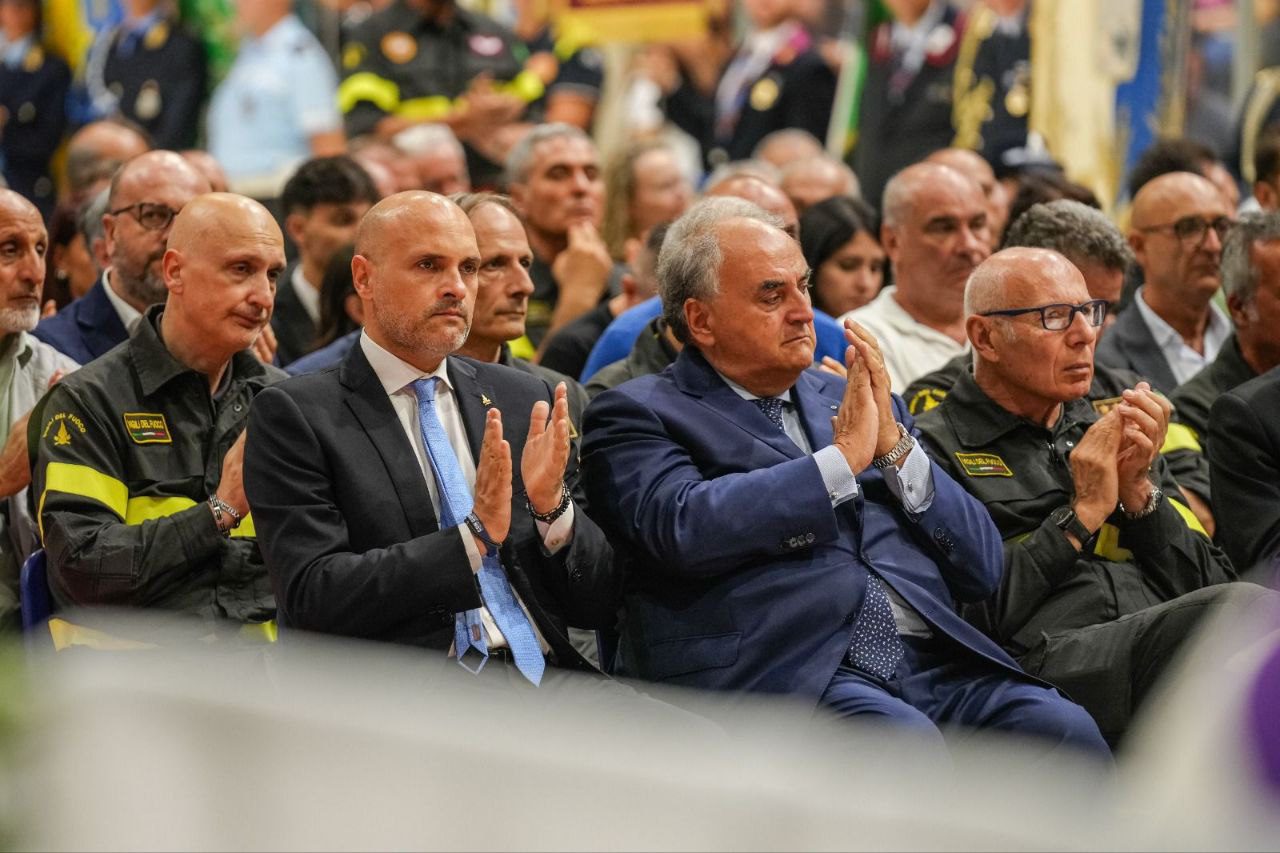 A MATERA I FUNERALI DEI DUE VIGILI DEL FUOCO MORTI DURANTE LO SPEGNIMENTO DI UN INCENDIO