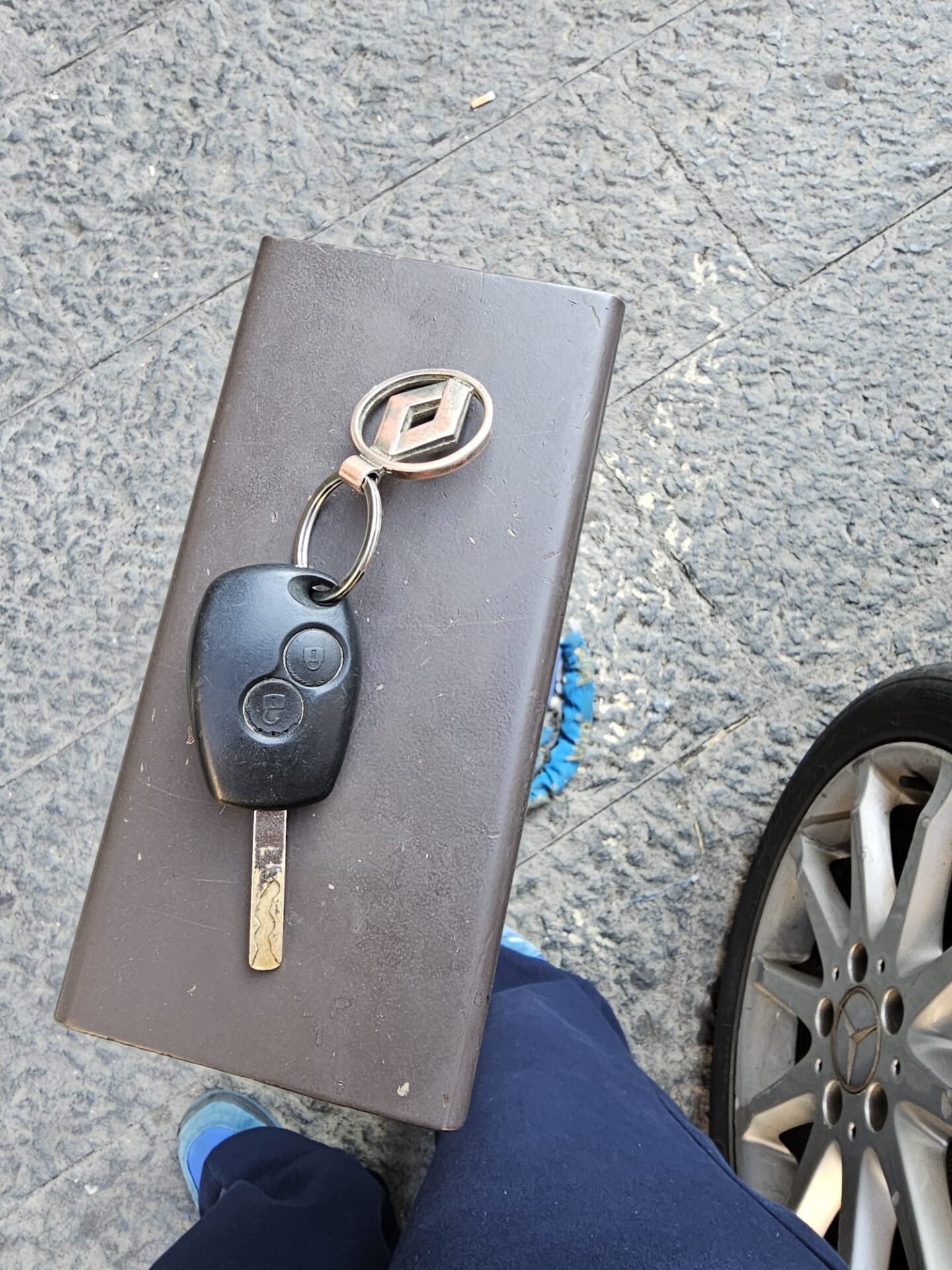 PATERNO'. CHIAVE DI AUTO TROVATA IN VIA VITTORIO EMANUELE