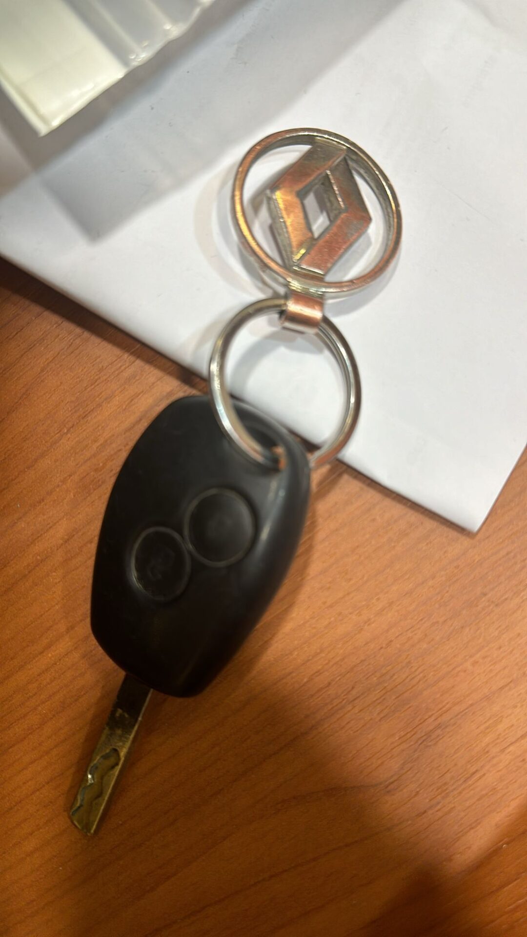 PATERNO'. CHIAVE DI AUTO TROVATA IN VIA VITTORIO EMANUELE