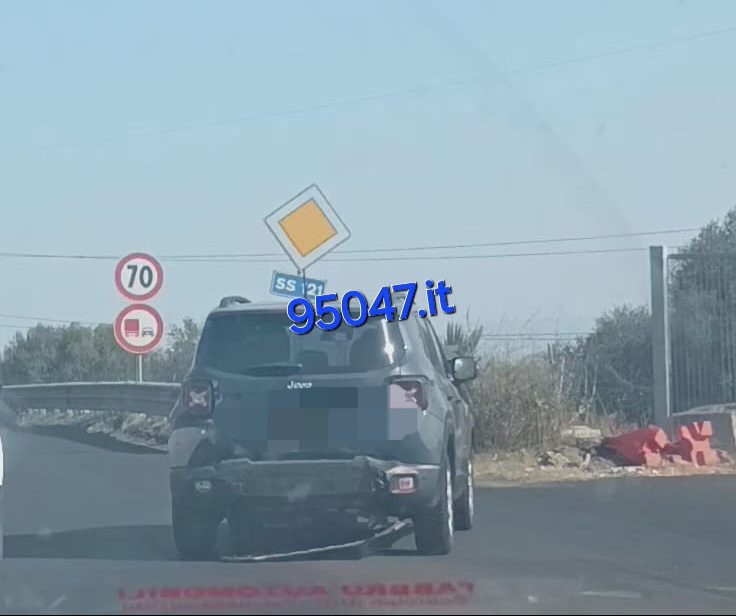 INCIDENTE SULLA SS 121TRE VEICOLI COINVOLTI. SOCCORSI SUL POSTO