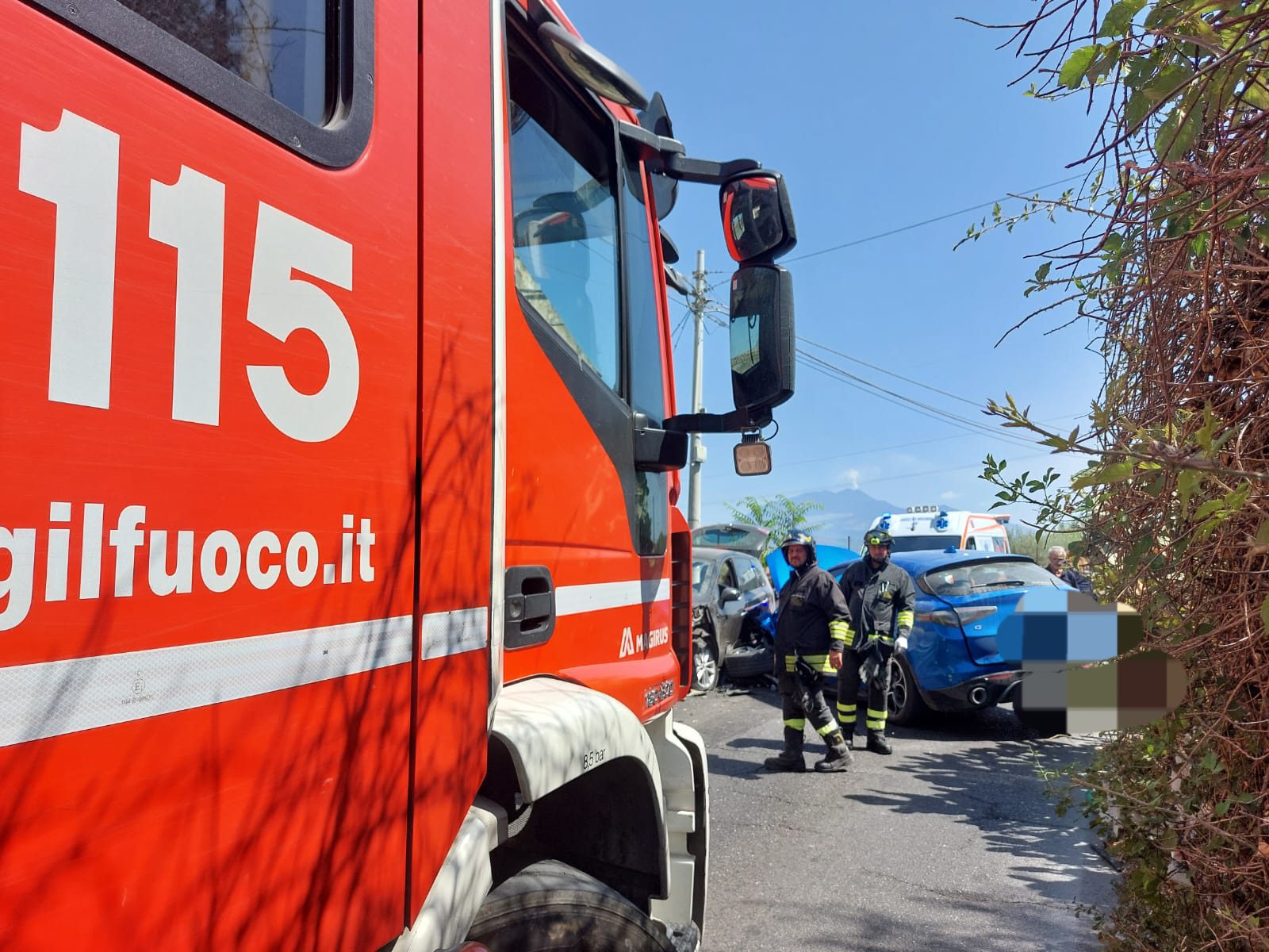 PATERNÒ. GRAVE INCIDENTE IN VIALE LIBERTÀ,  FERITI SOCCORSI SUL POSTO
