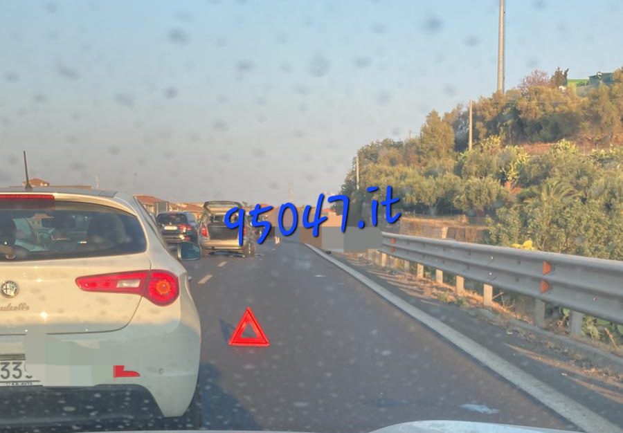 TAMPONAMENTO SULLA SS121, CODE DIREZIONE CATANIA