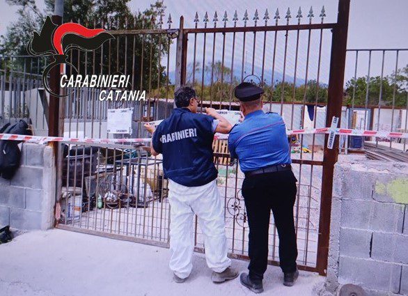 CAMPOROTONDO ETNEO, ALLEVAVANO ABUSIVAMENTE CANI E CONIGLI IN STRUTTURE NON AUTORIZZATE. DENUNCIATI