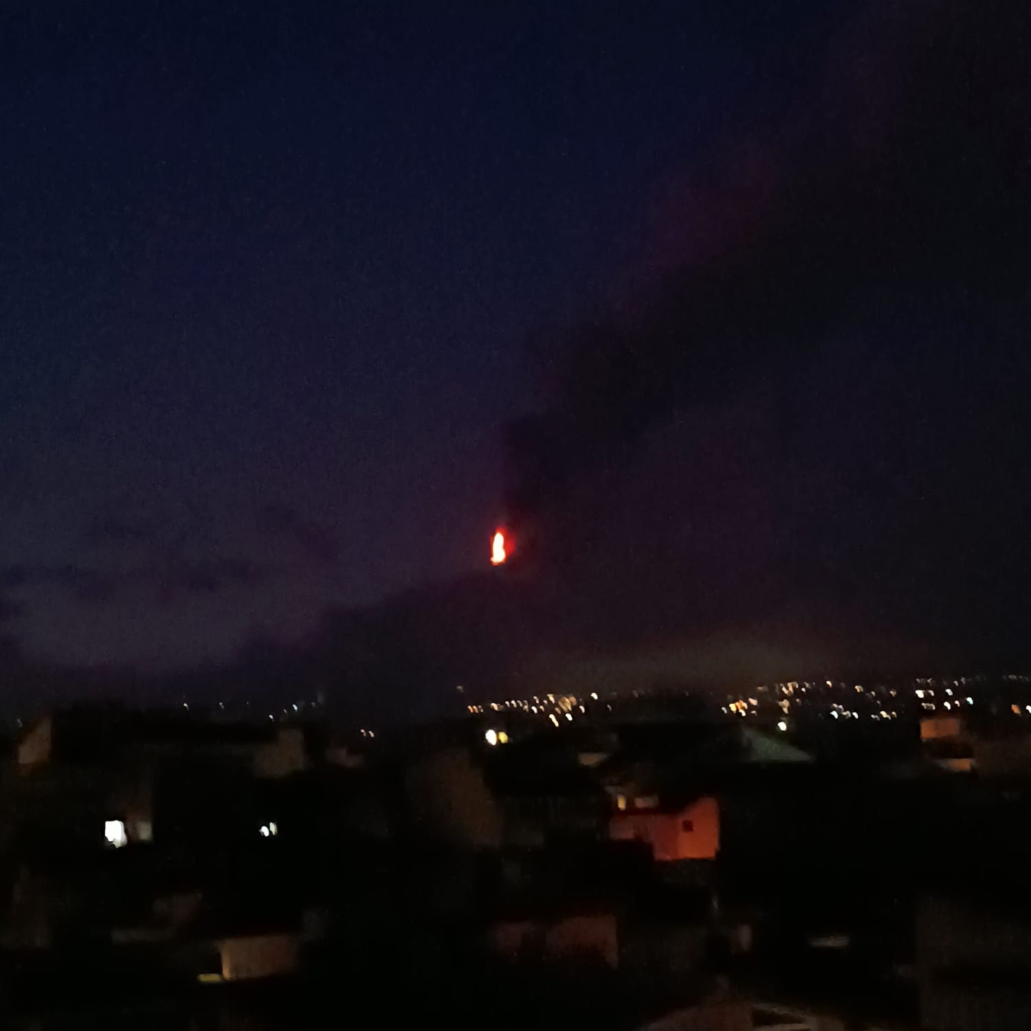 ETNA: PAROSSISMO CONCLUSO, TREMORE VULCANICO SU LIVELLO GIALLO - ATTENZIONE PER LA SABBIA CADUTA