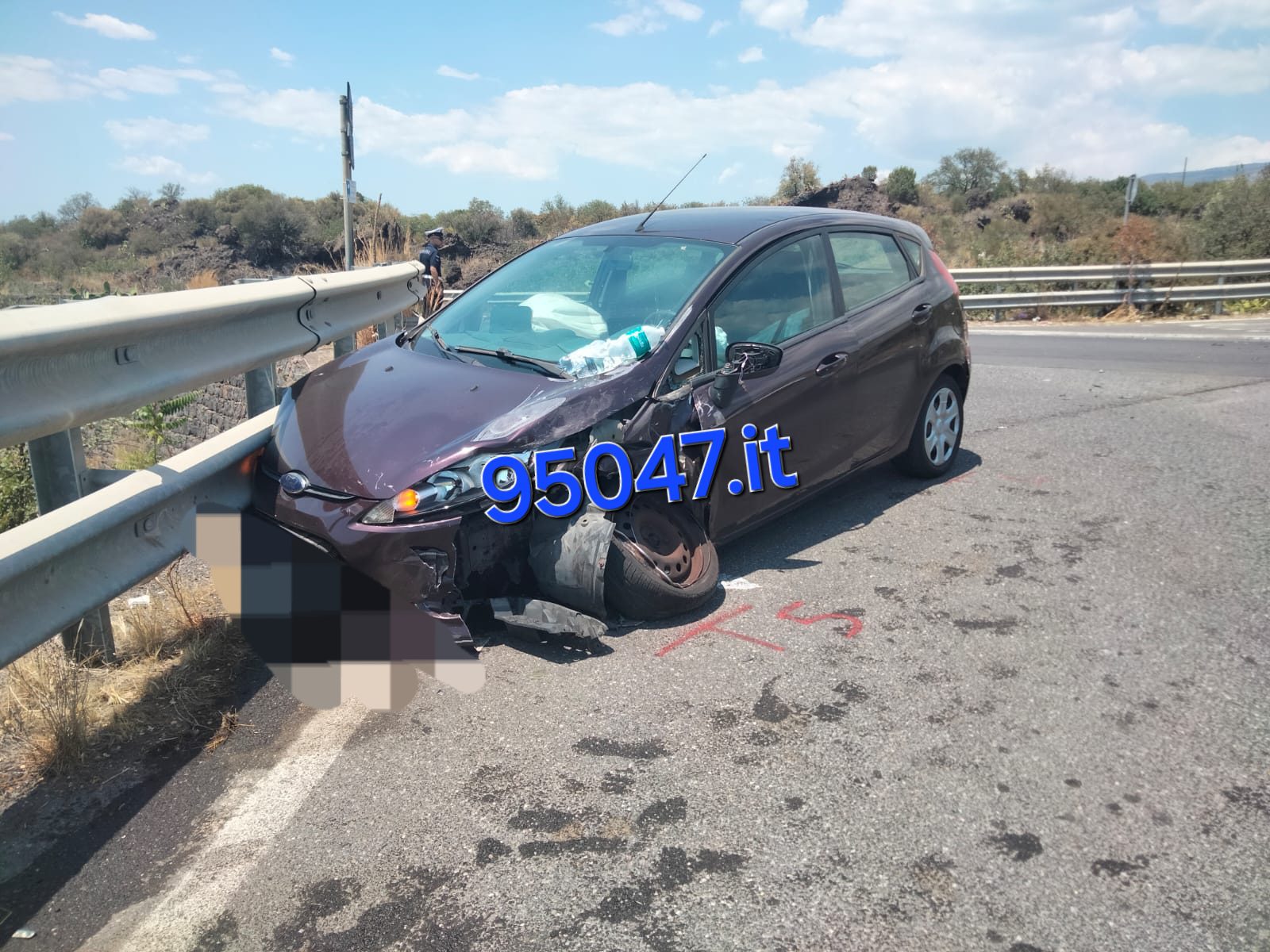 PATERNO'. SCONTRO AUTO FURGONE SULLA SP4/II LICODIA-BELPASSO, DUE FERITI