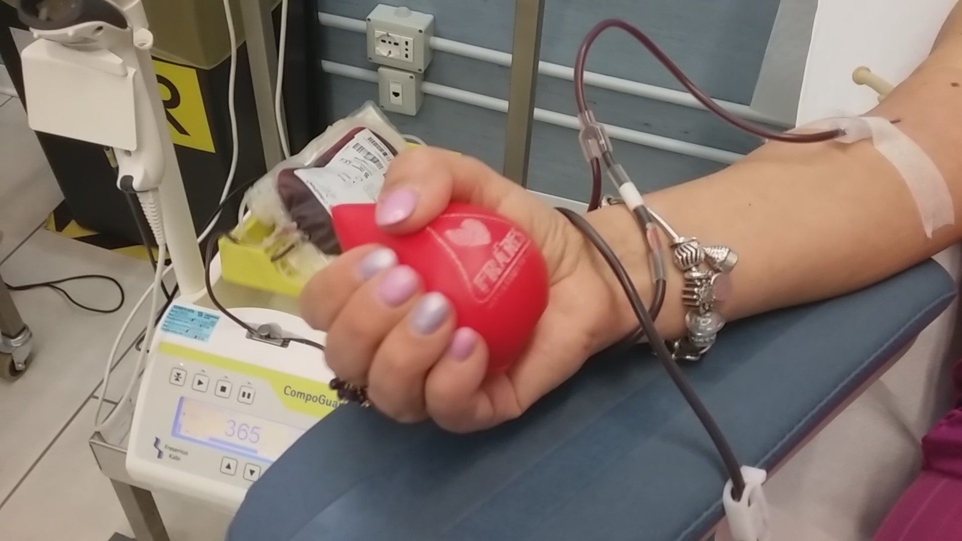 CARENZA ESTIVA DI SANGUE, FRATRES: "DONATE PRIMA DELLE FERIE"