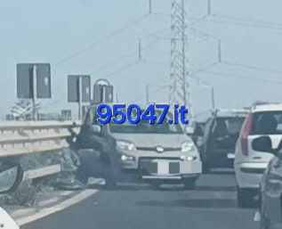 INCIDENTE SULLA SS 121TRE VEICOLI COINVOLTI. SOCCORSI SUL POSTO