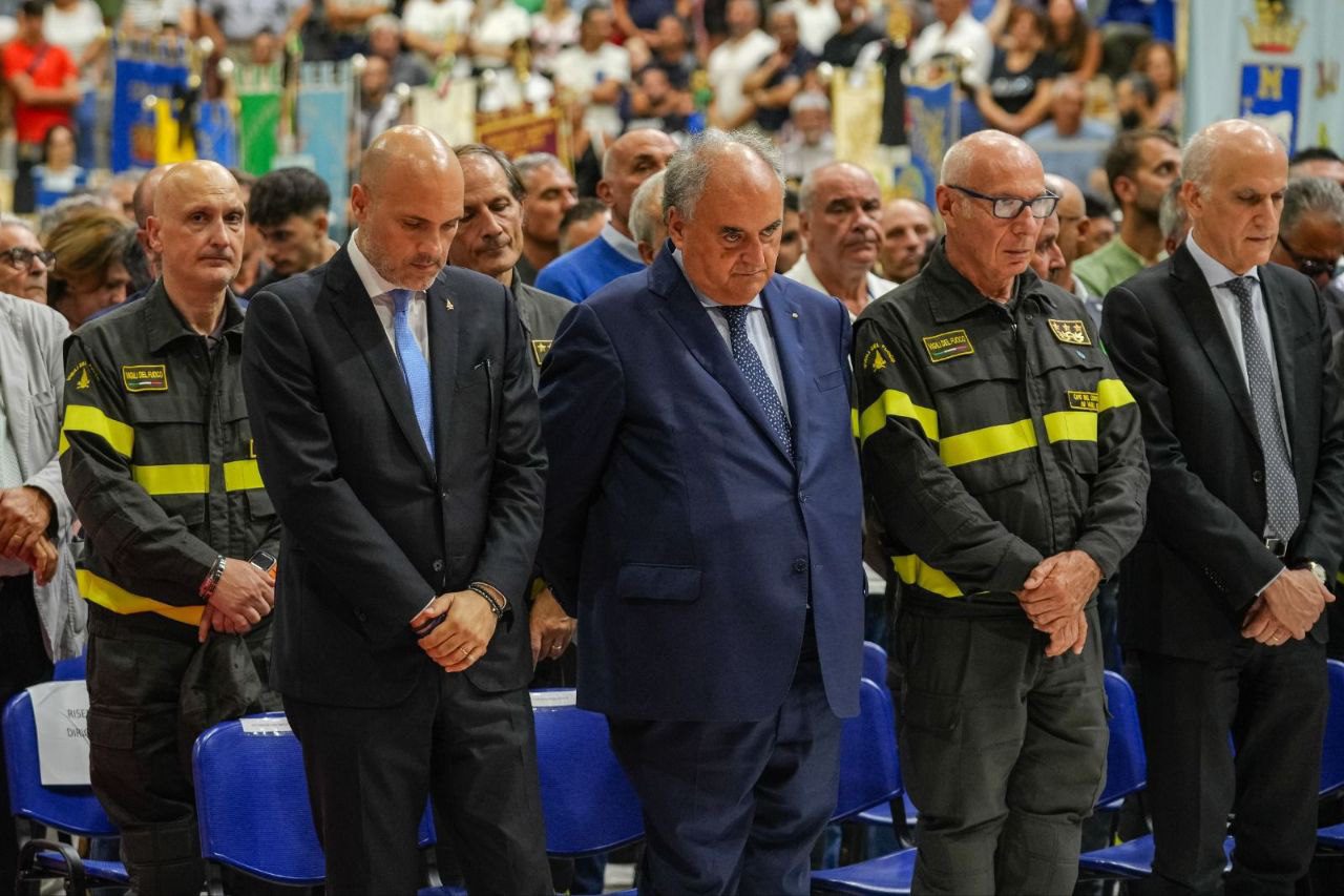 A MATERA I FUNERALI DEI DUE VIGILI DEL FUOCO MORTI DURANTE LO SPEGNIMENTO DI UN INCENDIO