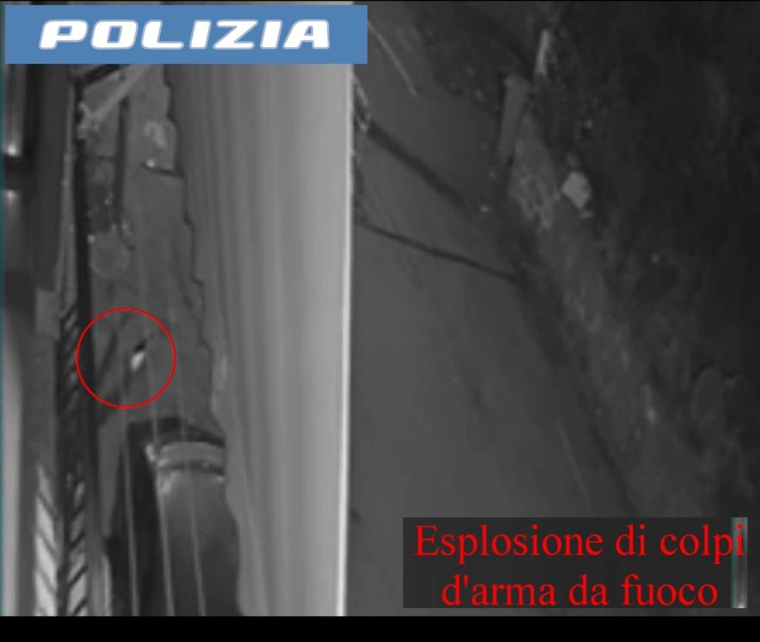 CATANIA. TESTANO PISTOLA CON SILENZIATORE IN STRADA, QUATTRO ARRESTI